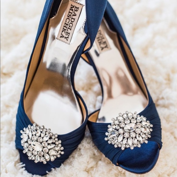 Badgley Mischka 'Lacie' Pump - Picture 2 of 6